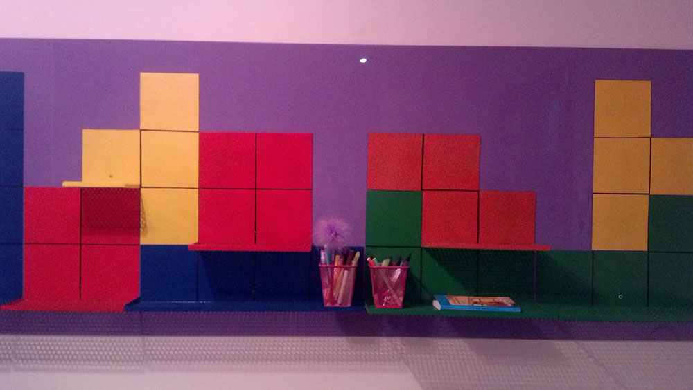 Ferralla transformada en mobiliari pixelat