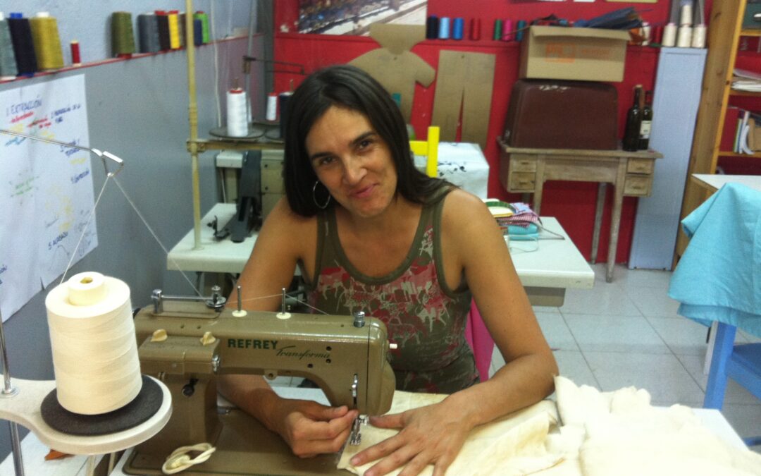 Conversación sobre moda sostenible y ética.